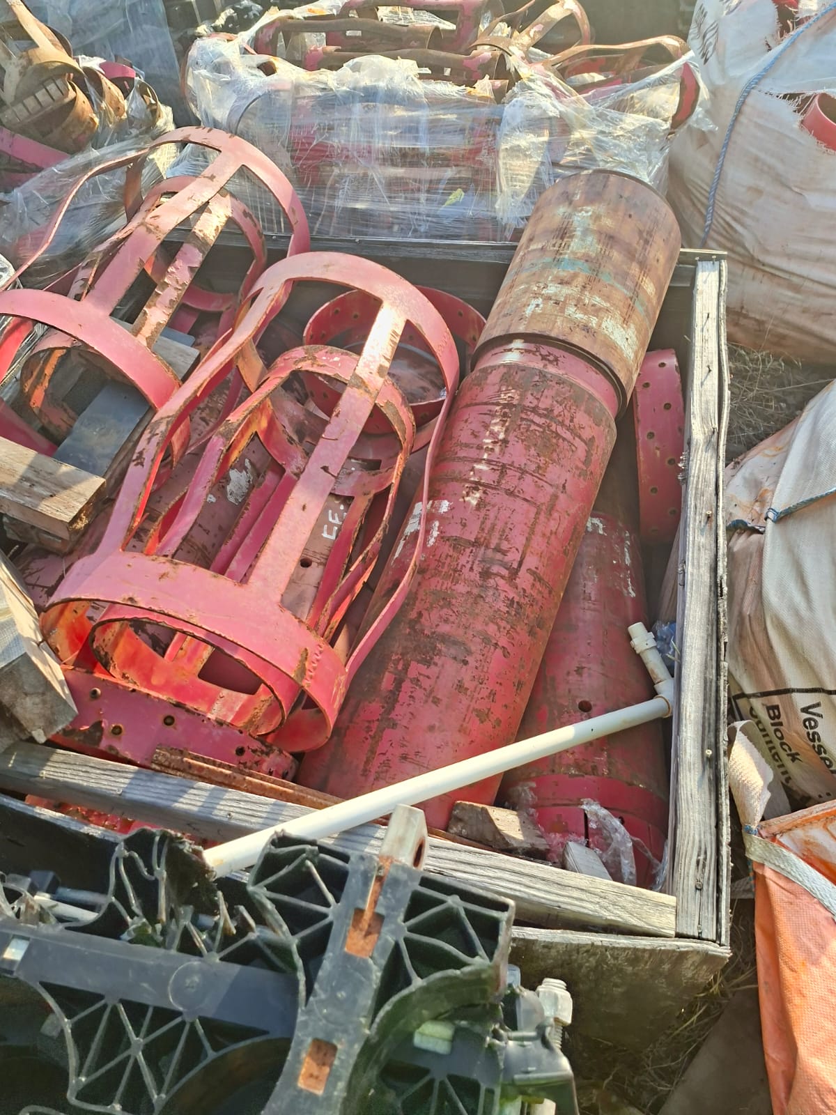 Main pic centralizer and stop rings.jpeg